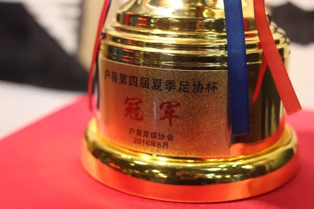 马德里竞技主场氛围如潮涌，阿尔瓦雷斯经历起伏反转